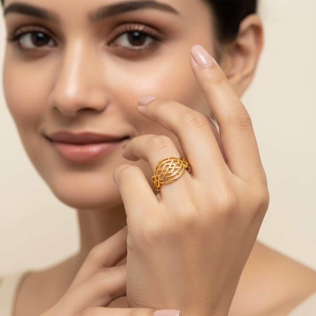 Elegant Gold Ring in 22Kt