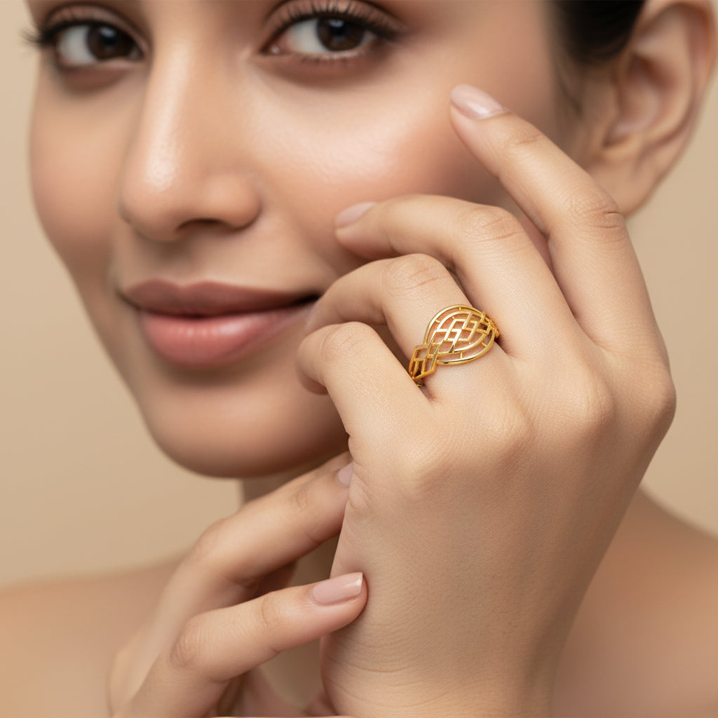Elegant Gold Ring in 22Kt