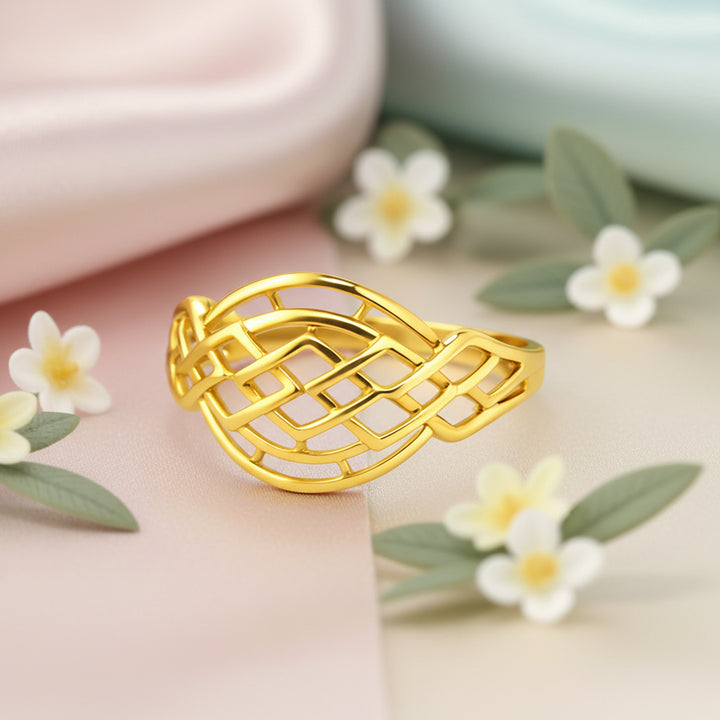 Elegant Gold Ring in 22Kt