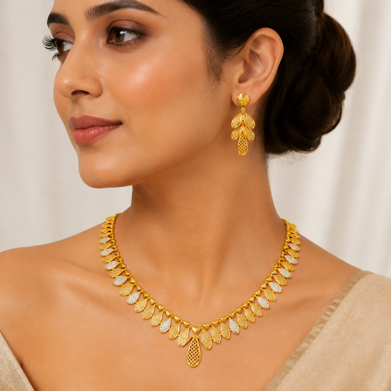 Royal Flora Gold Necklace Set