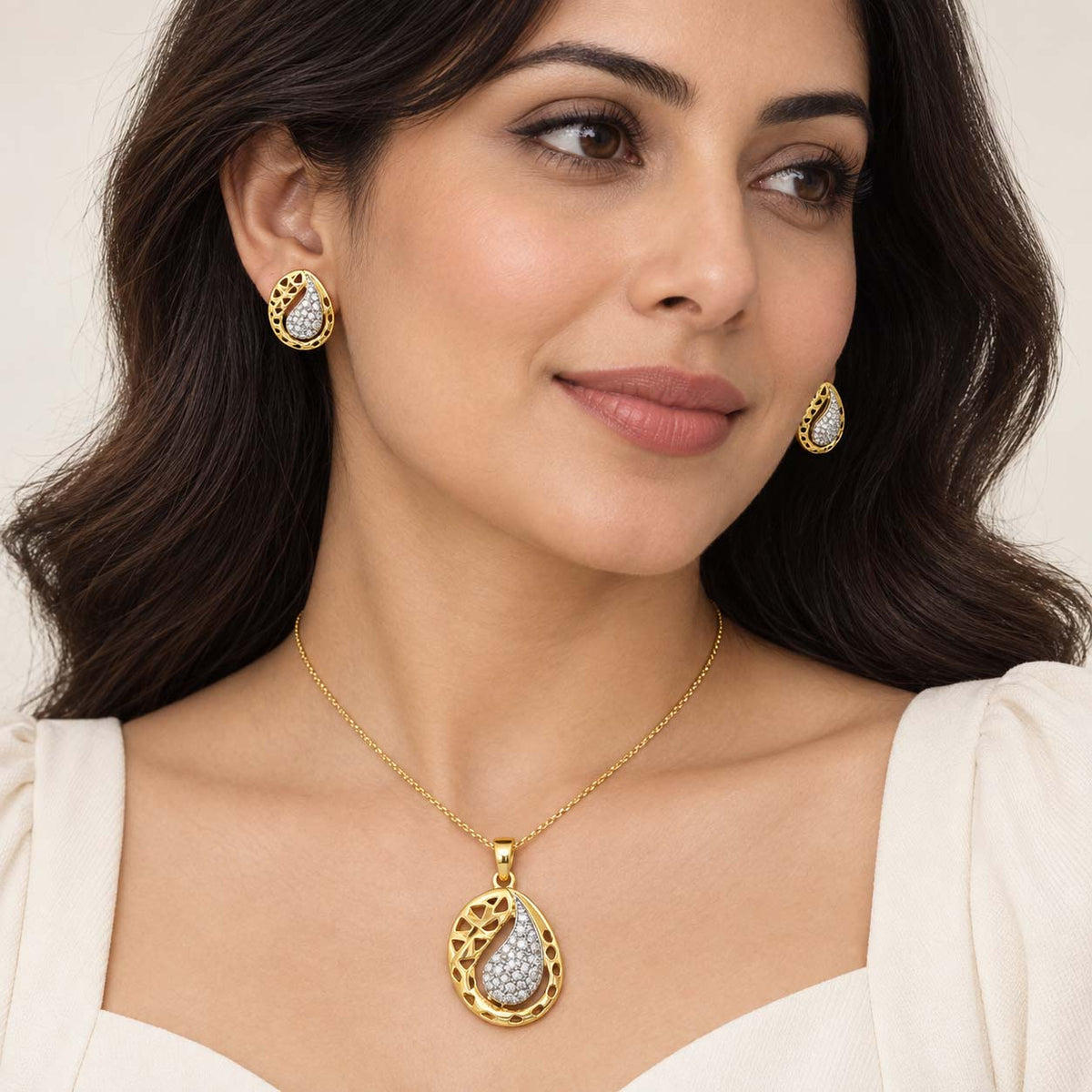 Teardrop Glow Diamond Pendant Set
