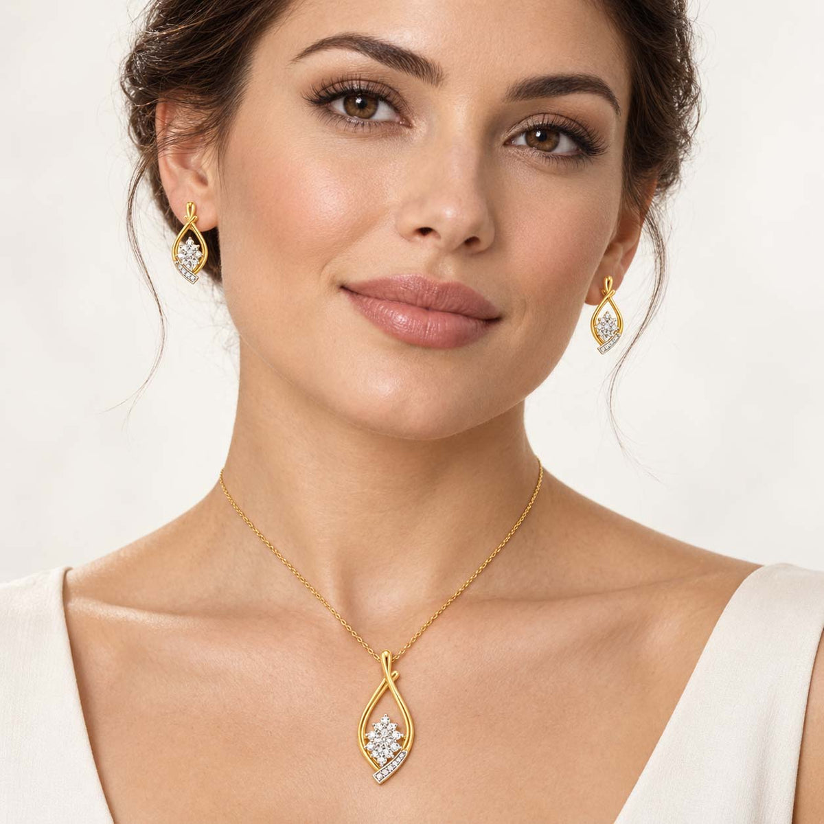 Opulent Spark 14K Gold Diamond Pendant Set