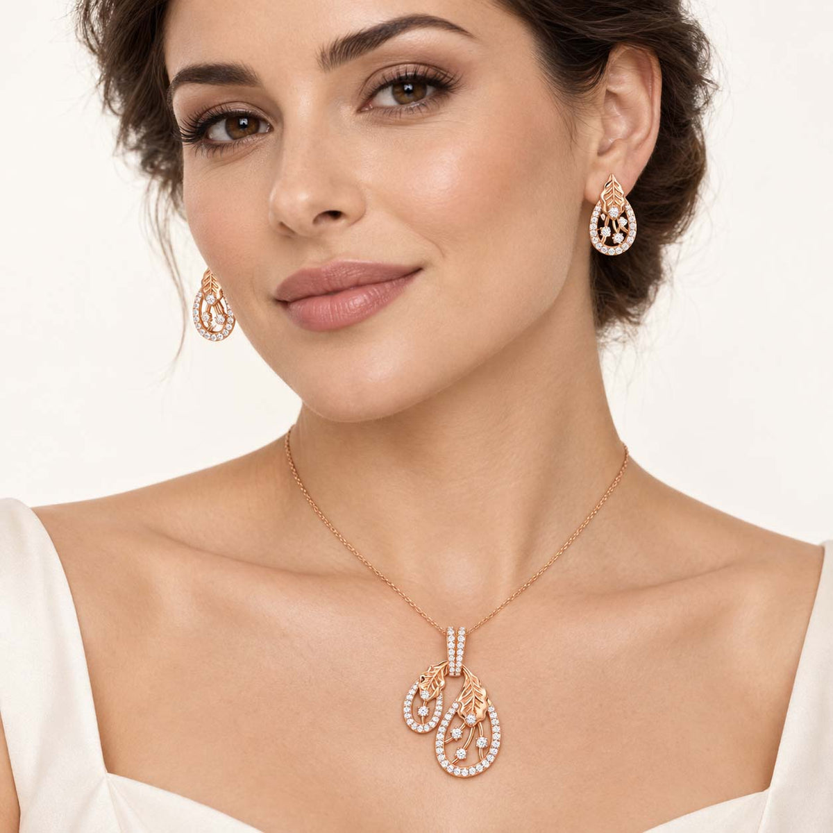 Eterna Wave 18K Gold Diamond Pendant Set