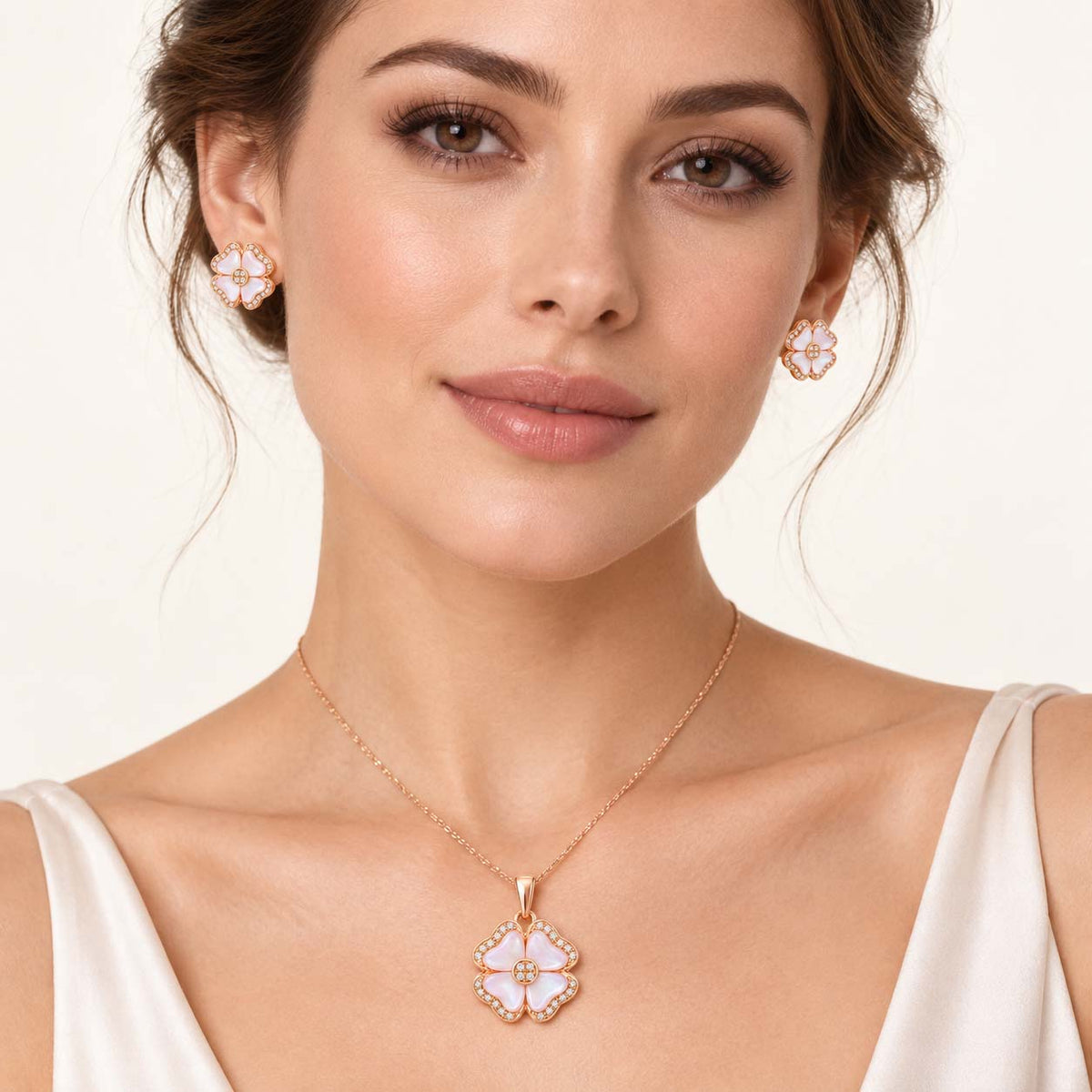 Radiant Poise 18K Gold Diamond Pendant Set