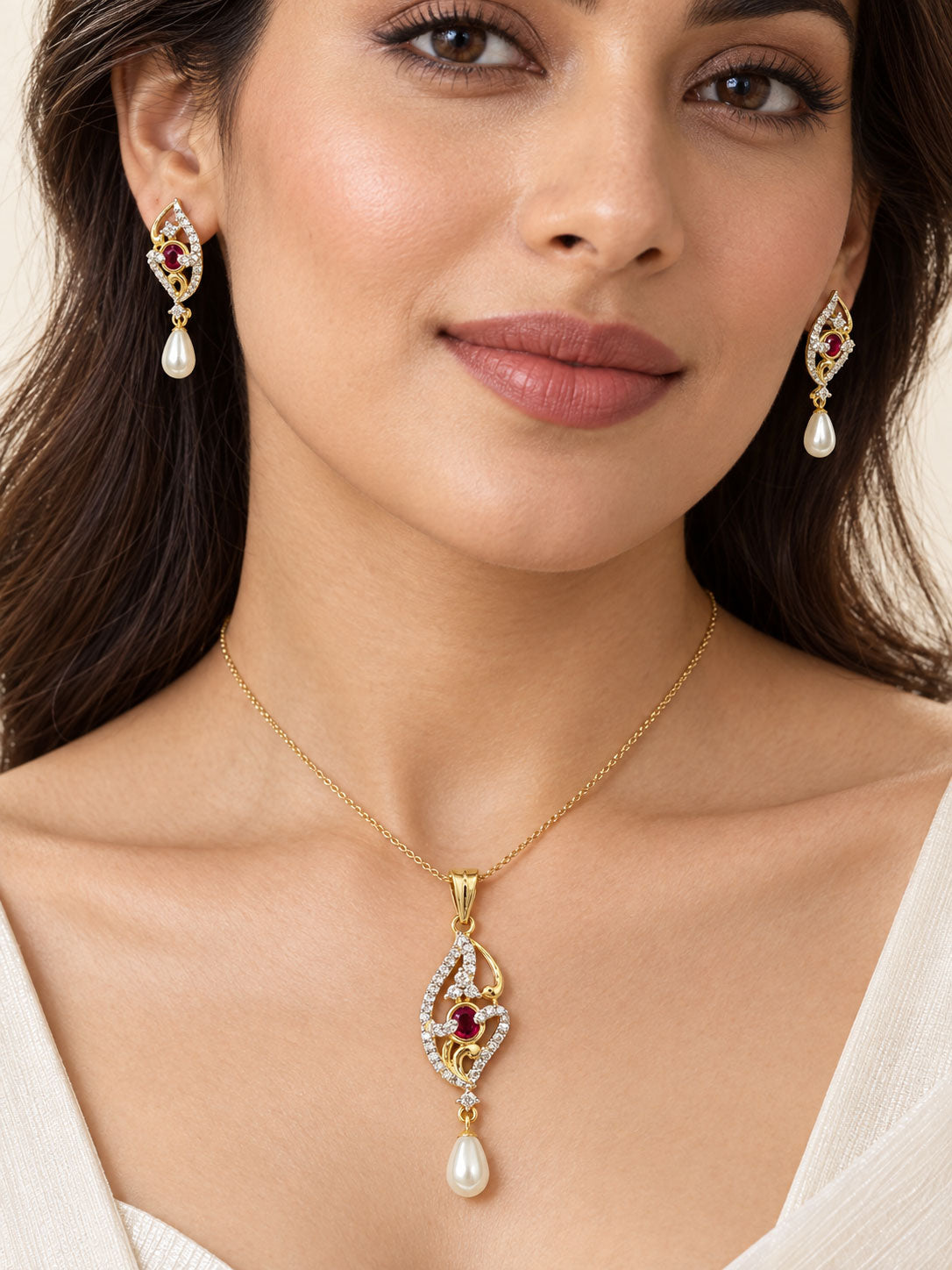 Golden Serenade 18K Gold Diamond Pendant Set