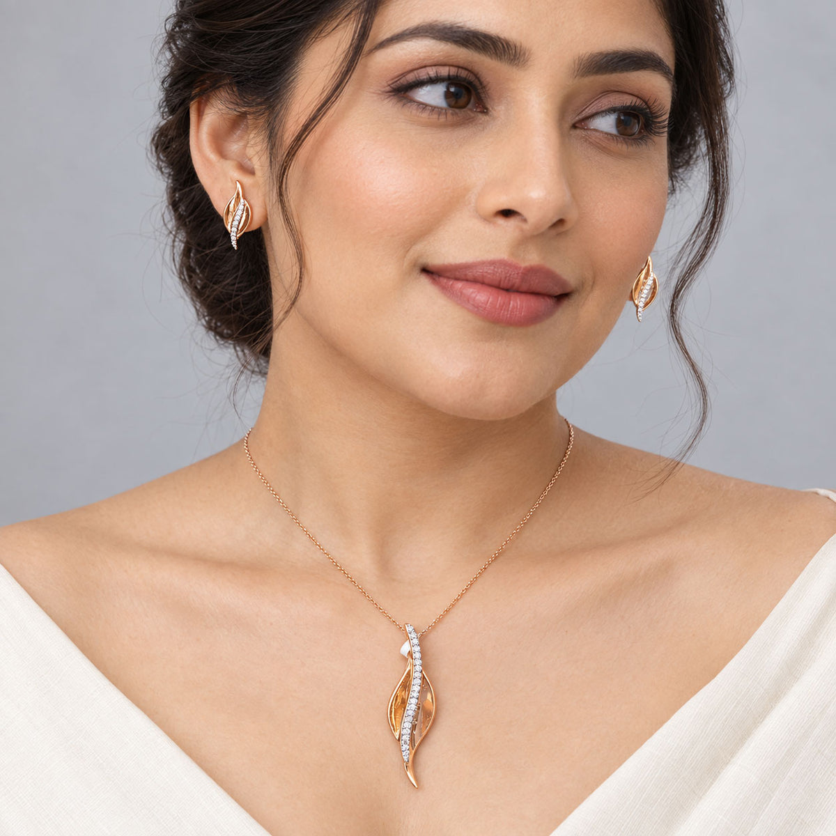 Eterna Wave Diamond Pendant Set