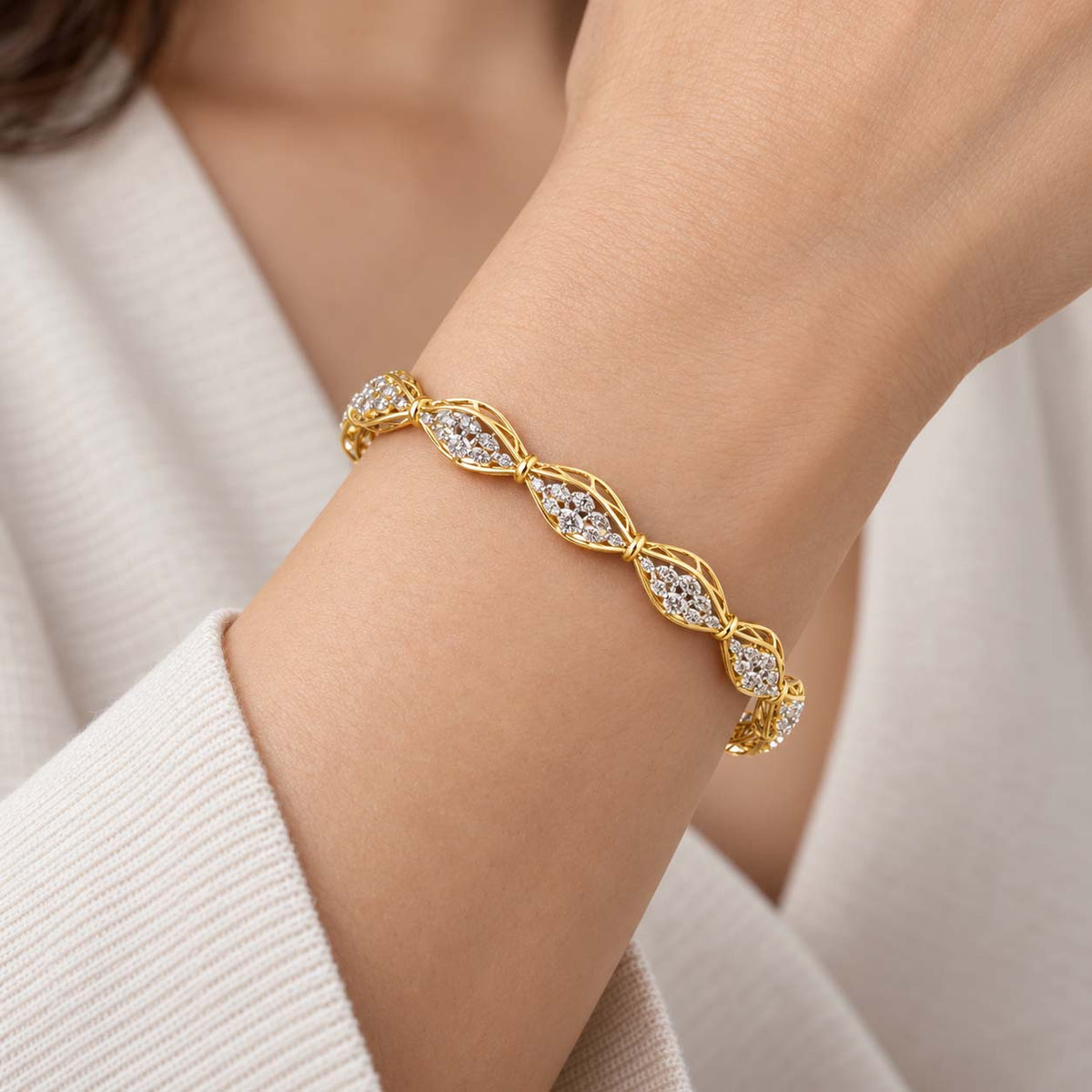 4.427 Ct Diamond Bangles in Yellow Gold | Savya Jewels