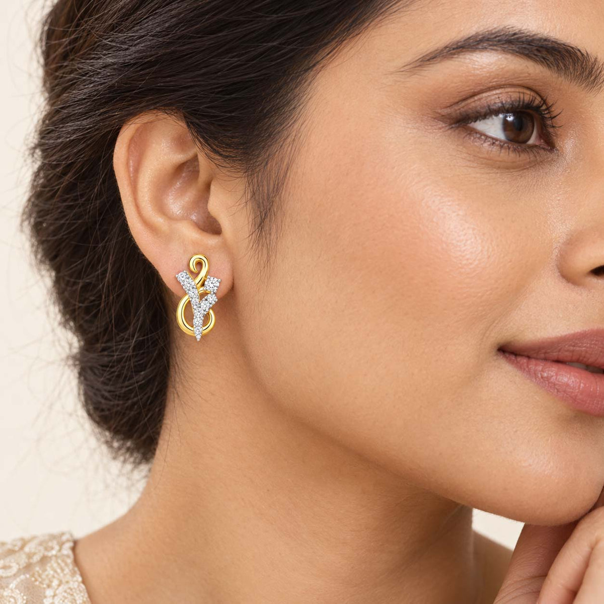 Elegant V-Curve Diamond Tops