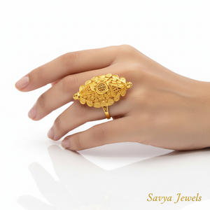 Oval Leaf Coin Jali Gold Ladies Ring - Model Finger