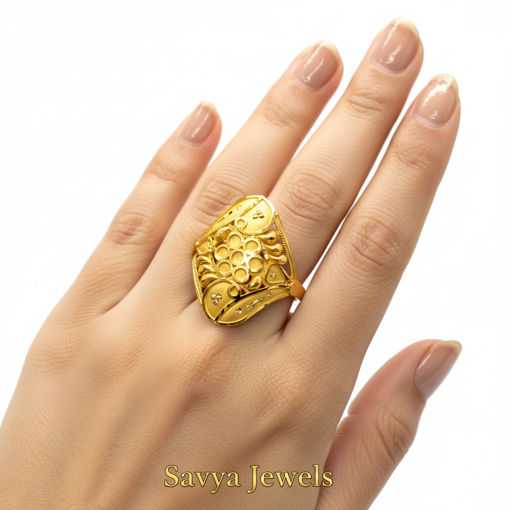 Paisley Jali Gold Ladies Ring - Finger Display