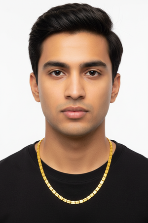 Tulip Link Gold Chain - Male Model
